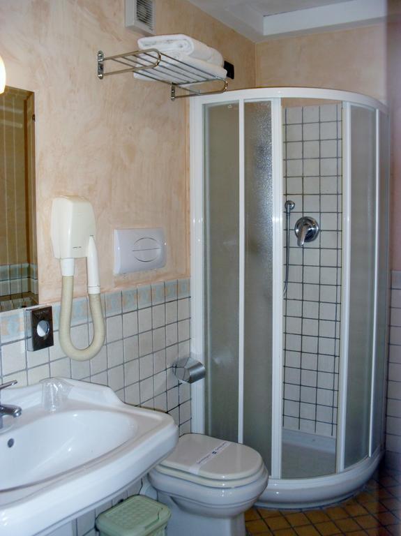 Hotel Clarean Napoli Esterno foto